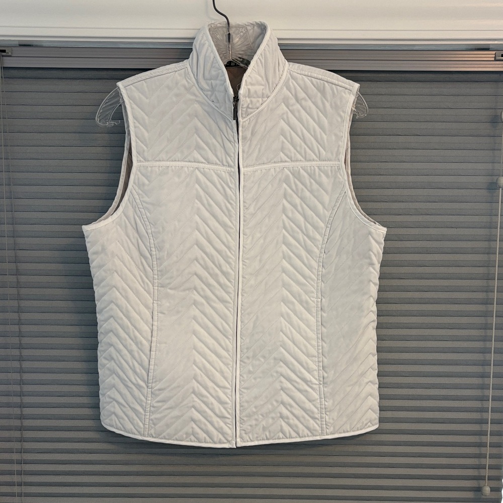 Orvis Women's White Quilted Vest with pockets